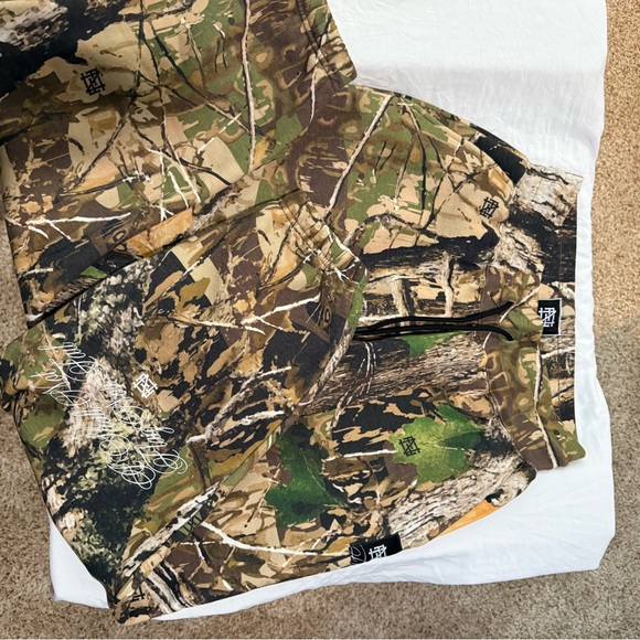 Women's Oversized Camo Sweatpants - Picture 2 of 6